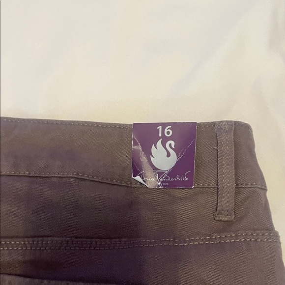 Gloria Vanderbilt Brown Women's Bermuda Shorts - Picture 5 of 10